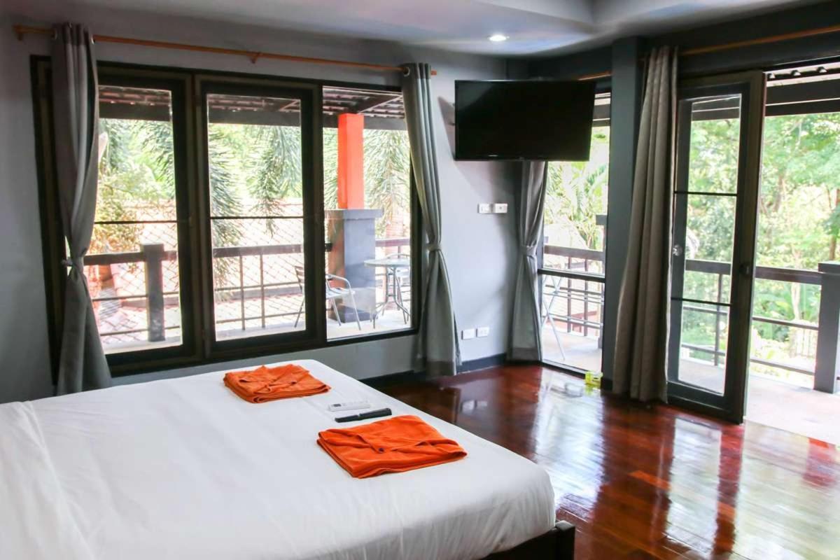 Tiger Hillside Phuket Exterior photo